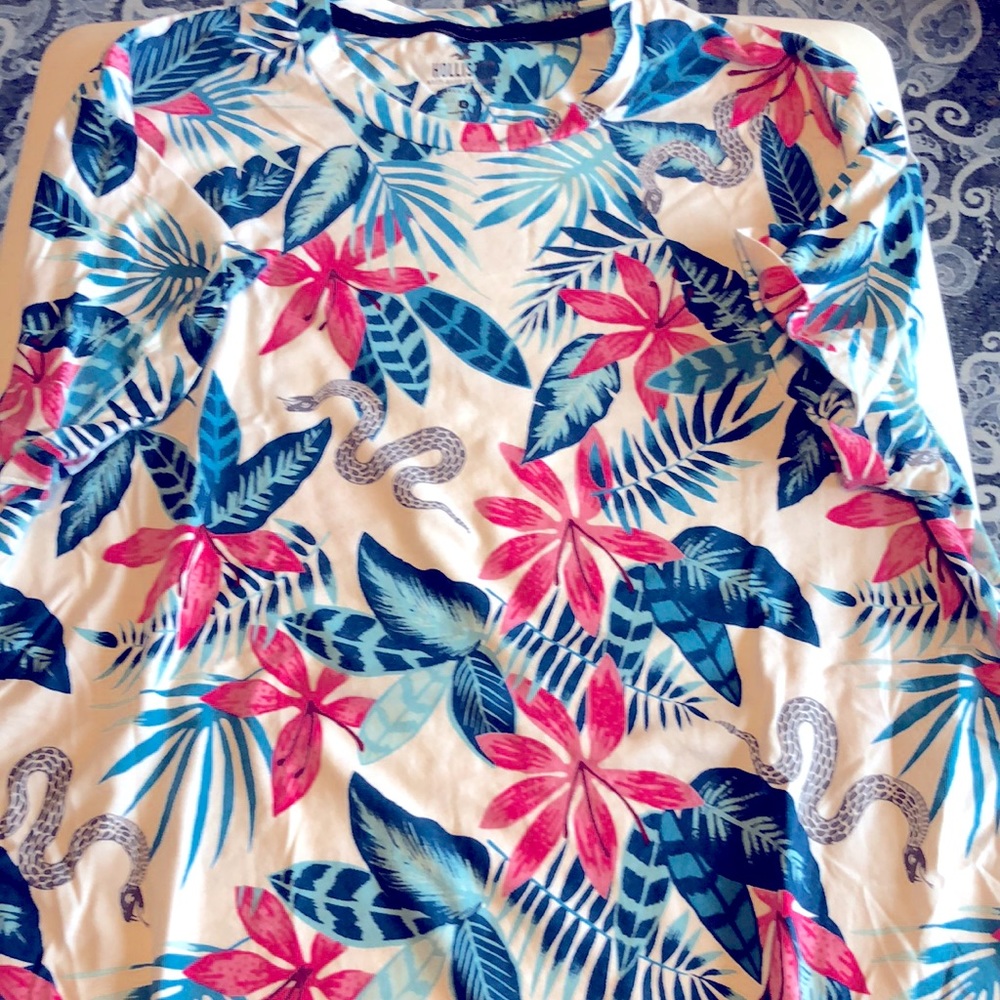 Hollister Graphic S/S Curved Hem Tee- Sz L
